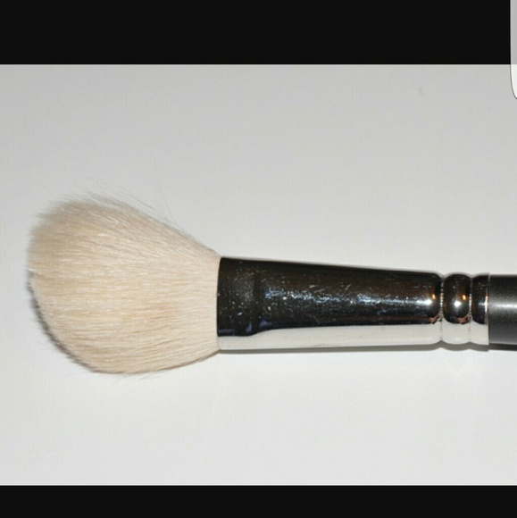 Mac angled contour brush