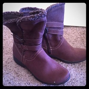 Brown short boot