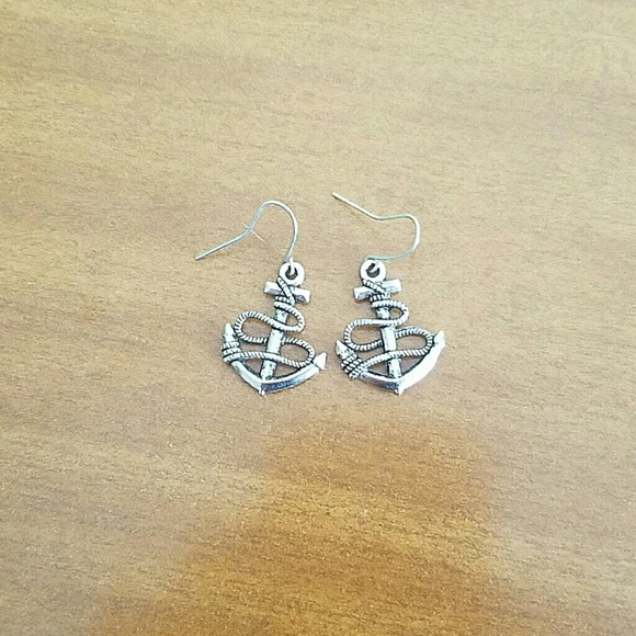 Anchor earrings