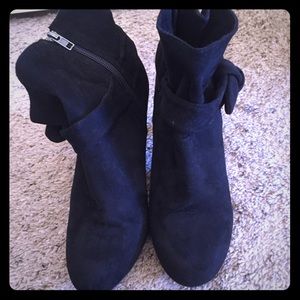 Black slouch boot with zipper