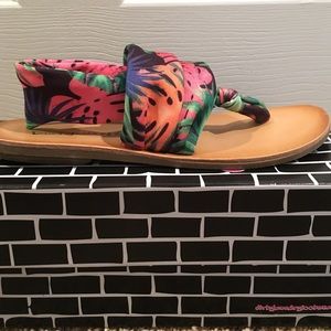 Elastic Sandals Palm Print by Chinese Laundry