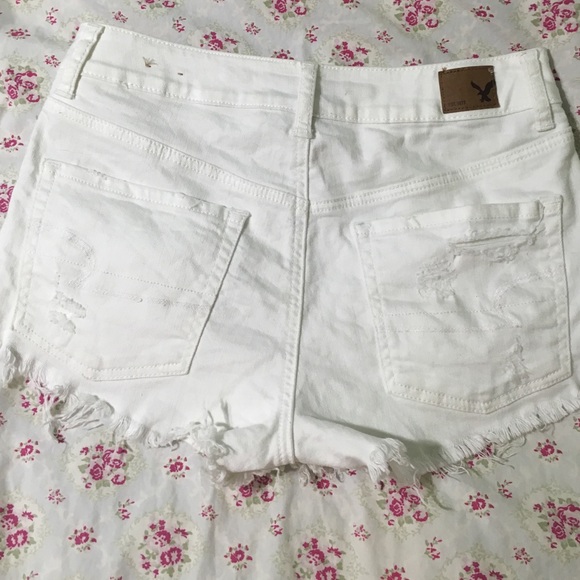 High waisted destroyed white shorts - Picture 2 of 3
