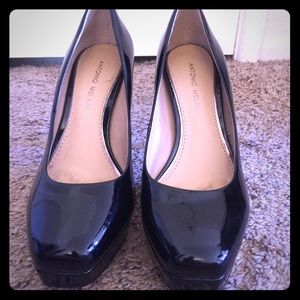 Black patent pump