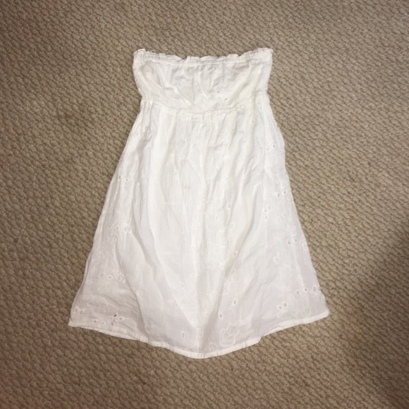 White summer dress with flower designs - Picture 1 of 2