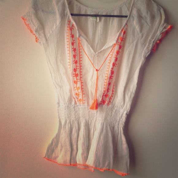 Embroidered cotton top! Size XS!