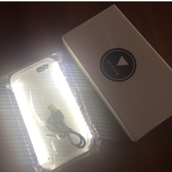 Light up Selfie Case - Picture 2 of 2