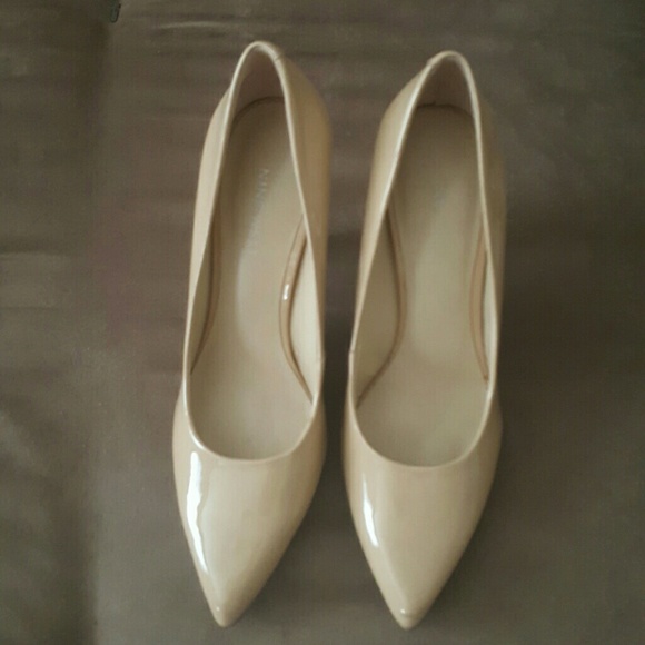 Nine West nude shoes