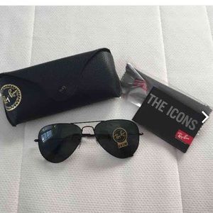 SOLD ❌❌❌ Black frame Ray Bans