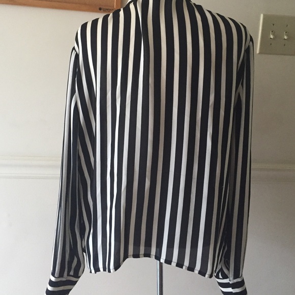 Button down blouse - Picture 2 of 2