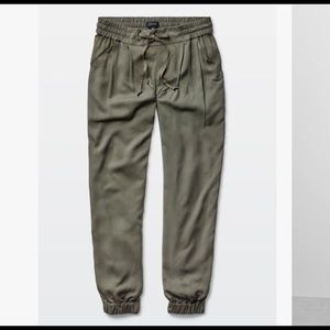 Aritzia joggers, Tulula brand