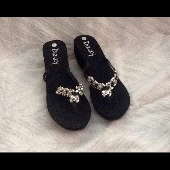 Dizzy sandals