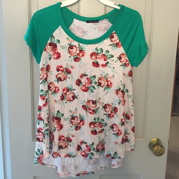 NWOT Floral High Low Tee size Small