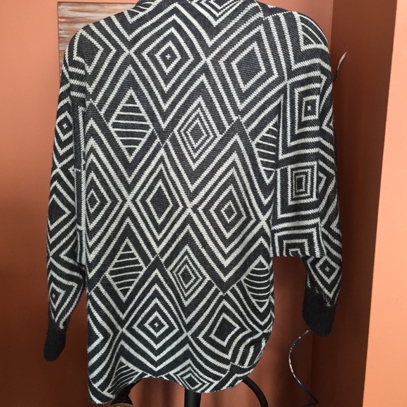 Knitted mini jacket - Picture 2 of 3