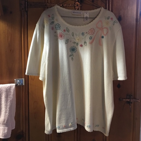 Pretty short sleeved sweater