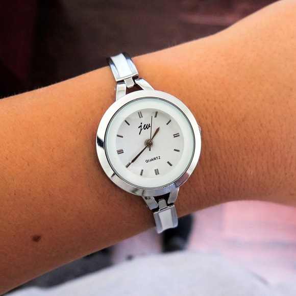 $3 WITH ANY PURCHASE- Cute silver and white watch - Picture 2 of 3