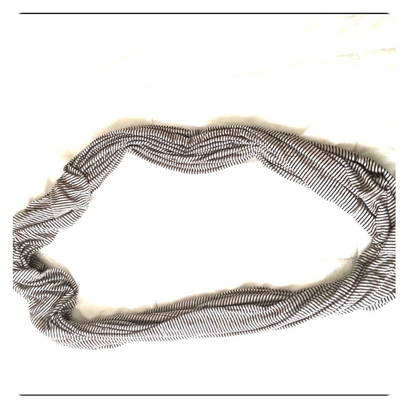 Brandy Melville infinity scarf