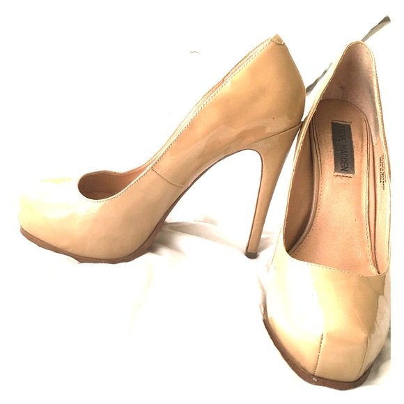 Steve Madden nude paten pumps