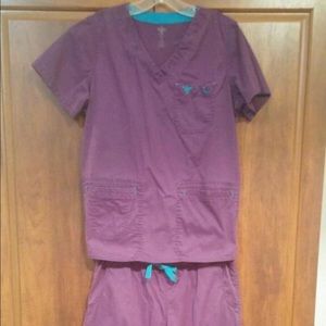 Medium scrubs