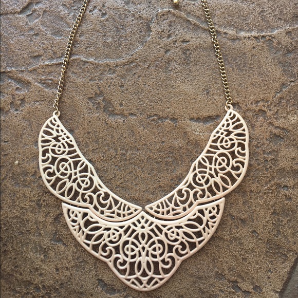 Light peachy pink necklace