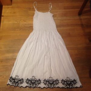 Dresses - White sun dress with black details. Dresses - White sun dress with black details.