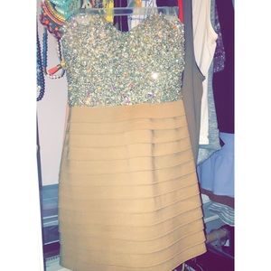 Mac Duggal beautiful cocktail dress.