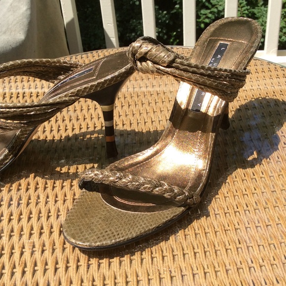 Laundry Suze Leather Embossed Heels