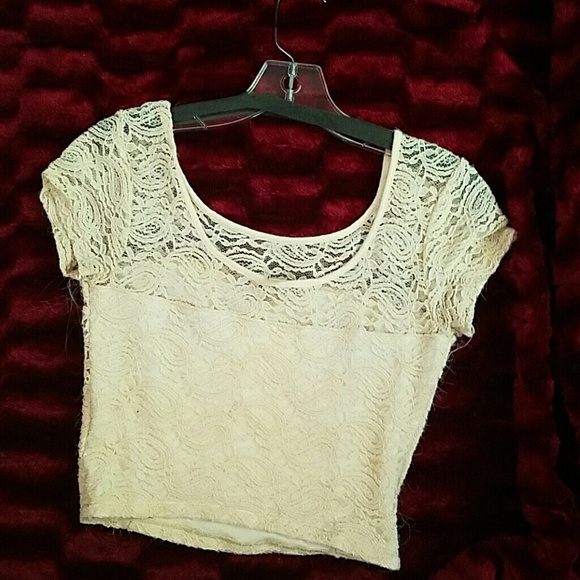Cream laced crop top - Picture 2 of 3