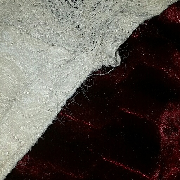 Cream laced crop top - Picture 3 of 3