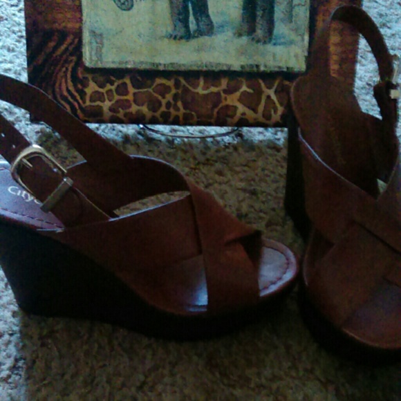 Shoes - Picture 2 of 3