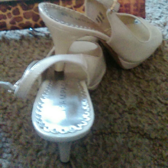 Heels - Picture 3 of 3
