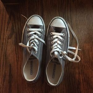 grey converse
