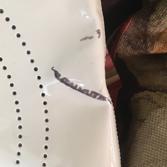 Tory Burch Tote/Has Dark Spot Frm No IDEA;( - Picture 2 of 4