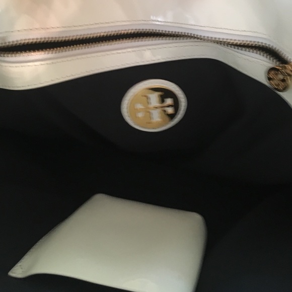 Tory Burch Tote/Has Dark Spot Frm No IDEA;( - Picture 4 of 4