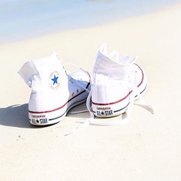 Converse Shoes - Size 8 white high top converse