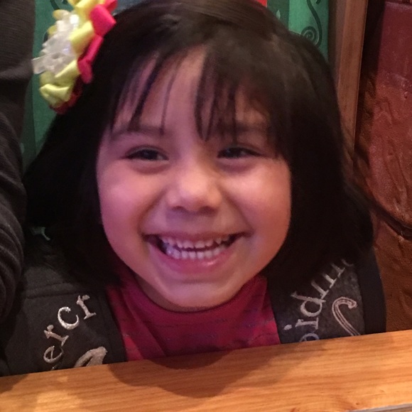 Meet your Posher, Nidia