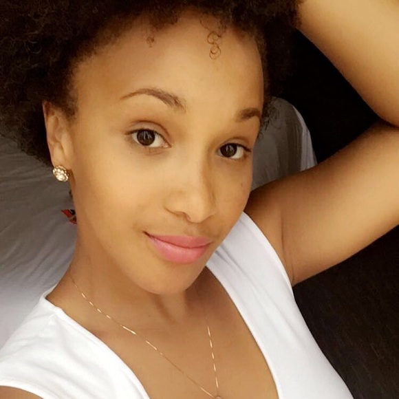 Meet your Posher, Michelle - Picture 3 of 3