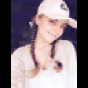 Meet your Posher, Hayley