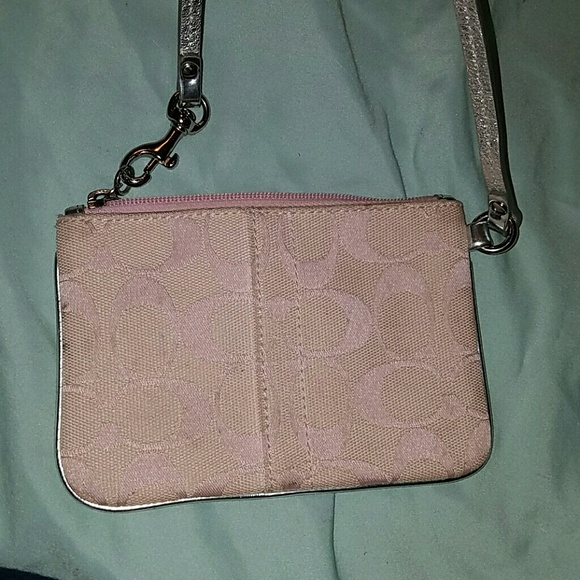 ⛤SALE ⛤Coach Wristlet - Picture 3 of 3