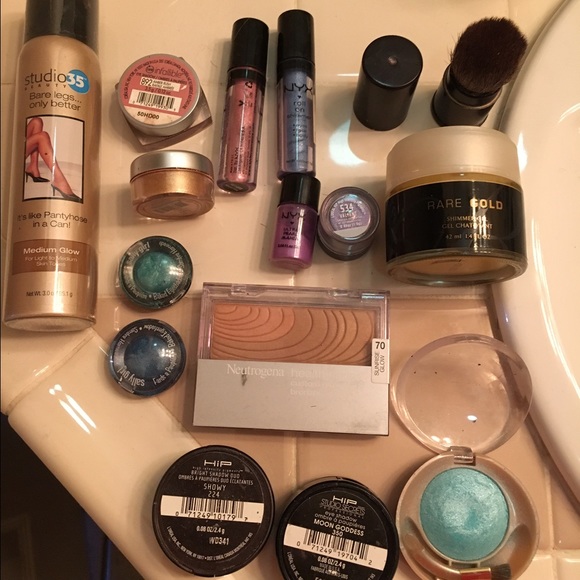 Offer for assorted makeup
