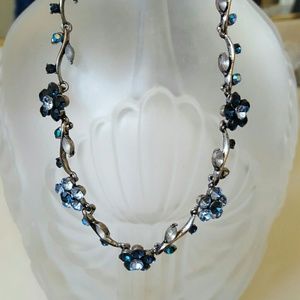 Jeweled flower necklace