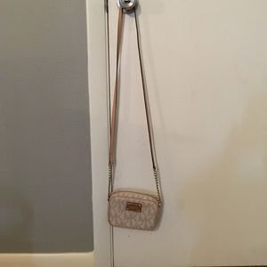 Sale 🎉 Michael Kors Crossbody bag