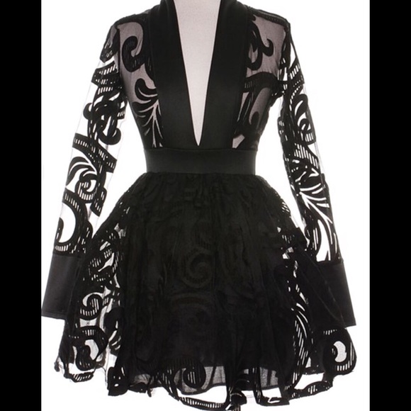 Lace Flair - Picture 1 of 2