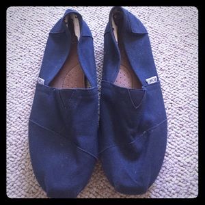 NAVY BLUE TOMS!