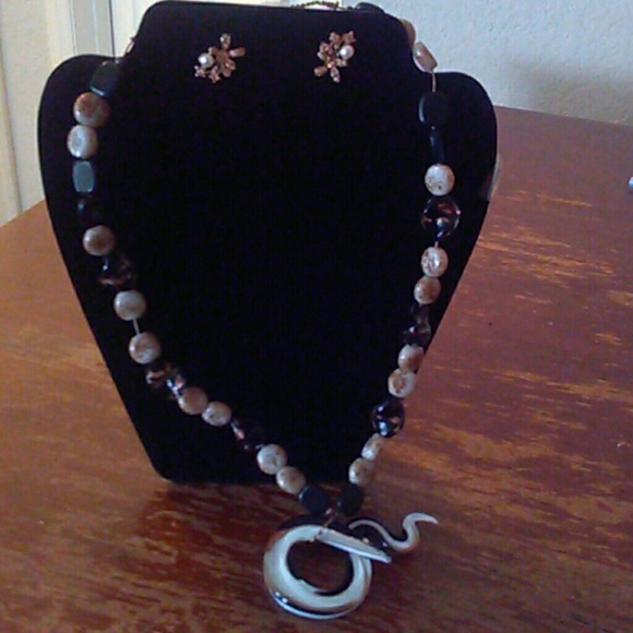 Necklace and earrings bracelet