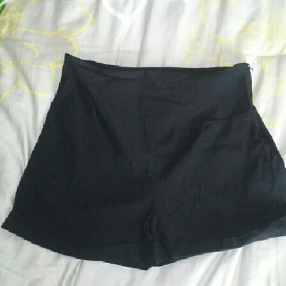 Stretchy High Waisted Cuffed Shorts
