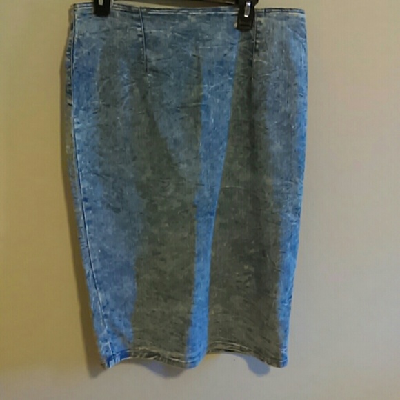 Acid washed Jean pencil skirt