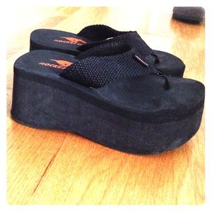 "vintage" Rocket Dog Platform flip flops. Size 7