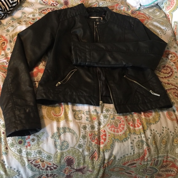 Black leather jacket - Picture 3 of 3