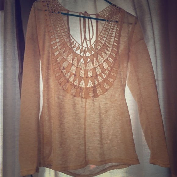 cream colored top with cut outs in front - Picture 1 of 3