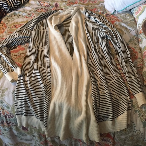 Black and ivory cream cardigan - Picture 3 of 3